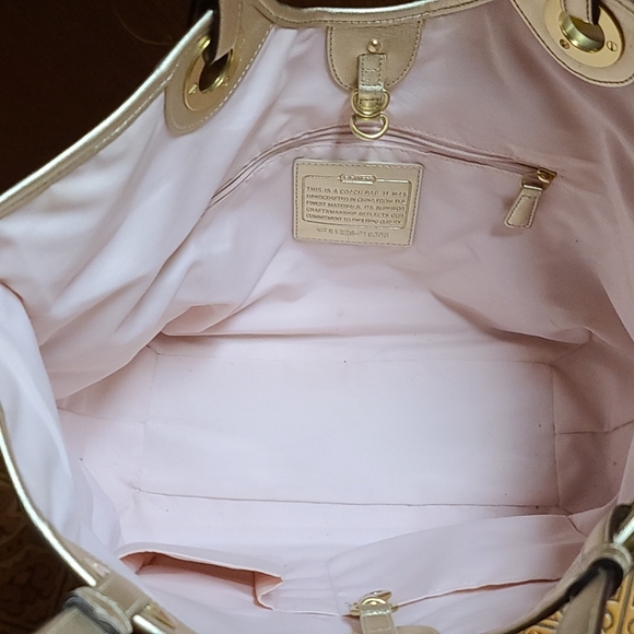 🌺COACH F19565 🌺 LIGHT KHAKI GOLD SIGNATURE LOGO LARGE BECK TOTE MSRP $298 - Picture 2 of 5